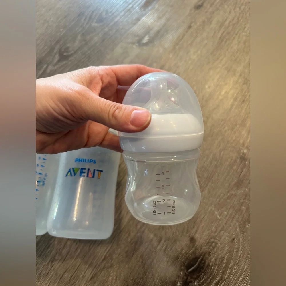 Bundle of 4 Phillips avent baby bottles